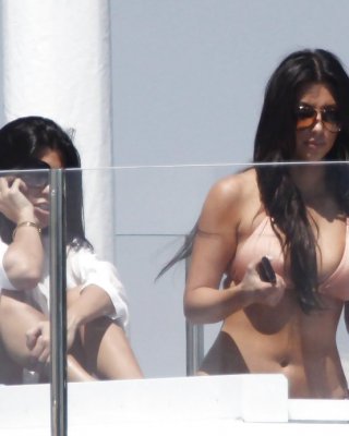 Kim Kardashian In Bikini On A Yacht In Miami