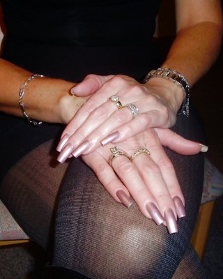 Zoccole Con Unghie Lunghe. Long Nails