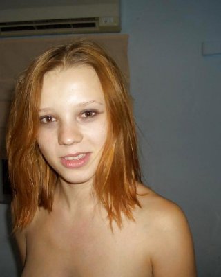 Nicht Rasiert Blondine Mit Perfekten Titten Auf Dem Bett #2810716