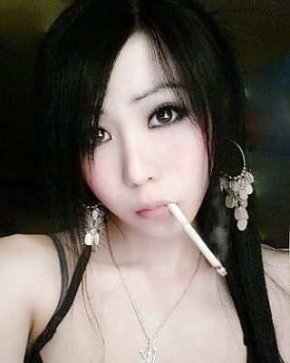 Rauchende Asiatische Schoenheiten - Smoking Fetish Asian 2