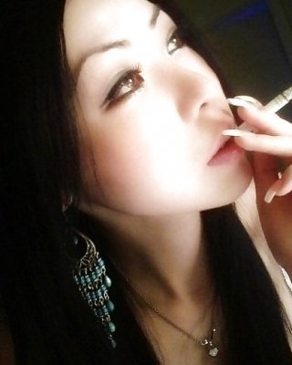 Rauchende Asiatische Schoenheiten - Smoking Fetish Asian 2