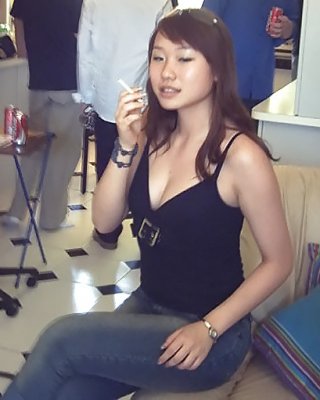 Rauchende Asiatische Schoenheiten - Smoking Fetish Asian 2