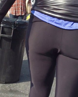 Spandex Ass & Butt Cheeks In Tight Pants