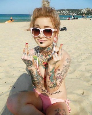 Sexy Mädchen Mit Tätowierungen 4 #21115659