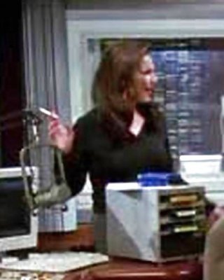Jane Leeves Und Peri Gilpin Rauchen #7659393