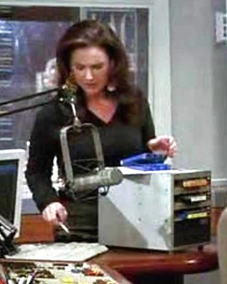 Jane Leeves Und Peri Gilpin Rauchen #7659400