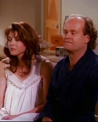 Jane Leeves Und Peri Gilpin Rauchen #7659473