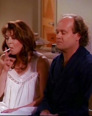 Jane Leeves Und Peri Gilpin Rauchen #7659488
