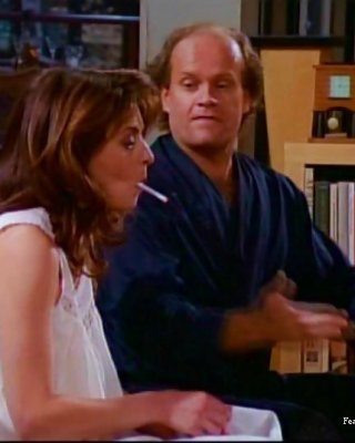 Jane Leeves Und Peri Gilpin Rauchen #7659505