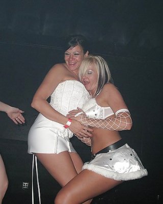Chicas de fiesta bisexuales
 #4770214
