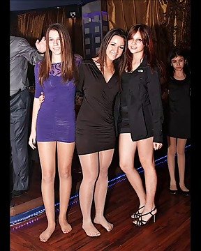 ストラップをつけた女性たち 4
 #11963171