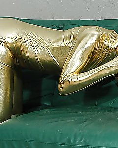 Alien Zentai In Gold Von Cyberfucker)