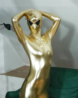 Alien Zentai In Gold Von Cyberfucker)