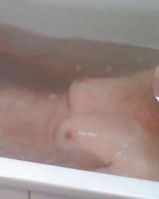 Behaarte Amateur Gf Gefangen Baden In Badewanne Versteckt Voyeur #19094030