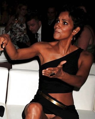 Celeb Oops Und Upskirts Von Twistedworlds #8800282