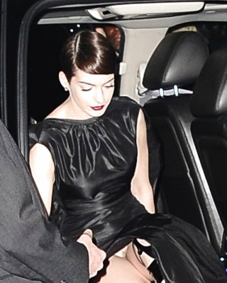 Anne Hathaway pussy 