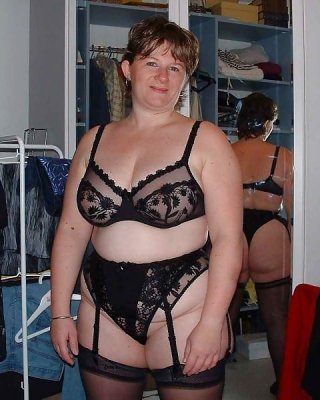 Busty Women 153 (Milf In Lingerie)