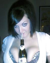 Rauchen Heiße Brünette Camgirl (vollbusig Winter) Foto-Galerie # 2 #435791