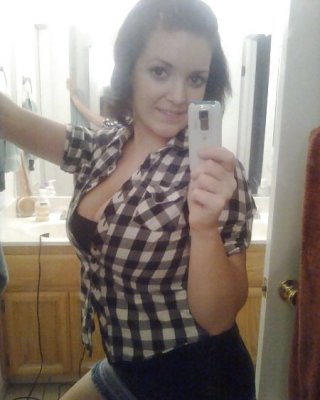 Rauchen Heiße Brünette Camgirl (vollbusig Winter) Foto-Galerie # 2 #435916