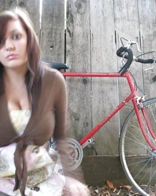 Rauchen Heiße Brünette Camgirl (vollbusig Winter) Foto-Galerie # 2 #435934