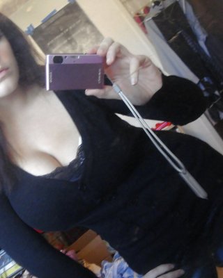 Rauchen Heiße Brünette Camgirl (vollbusig Winter) Foto-Galerie # 2 #435948