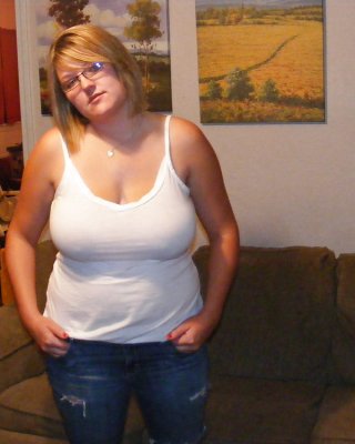 Big Tit Nerdy Housewife 