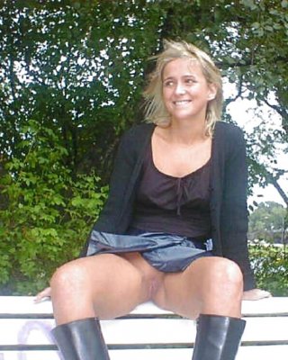 Schlampen Upskirt Und Nackt Auf Bänken 6 #16116820