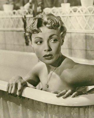 バスタブ・ガール
 #22781943