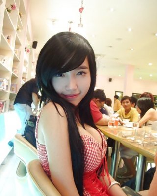 Hot Vietnamese Girl With Cleavage