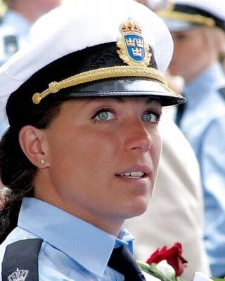 Sexy Female Police Officers From Around The World 