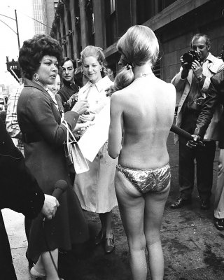 Aktion Topless In New York 1971-Jahr #40231659