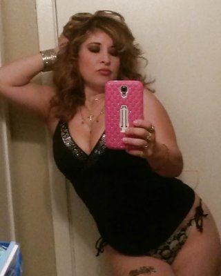 Gorgeous Thick Latina Cougar