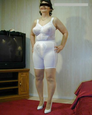 Lady Dee - Girdle Goddess