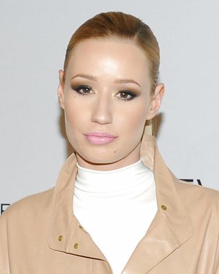 Iggy Azalea Nackt Trenchcoat Und Schwarze Lederstiefel #29485662