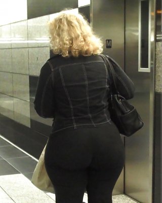 Candid Mature Ass - Sexy Butt - Booty Street Voyeur