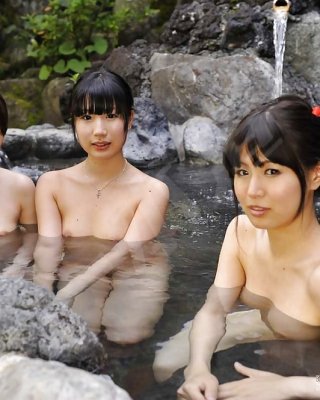 girl nude onsen 