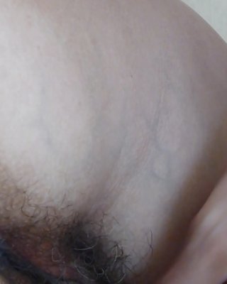 私は私の妻の毛むくじゃらのまんこを犯して、彼女の上に精液を出した
 #29665275