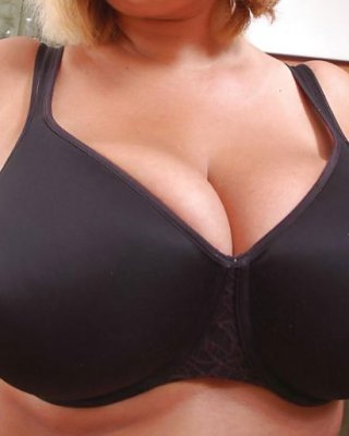 ブラジャーの中の巨大なおっぱい 21
 #35945350