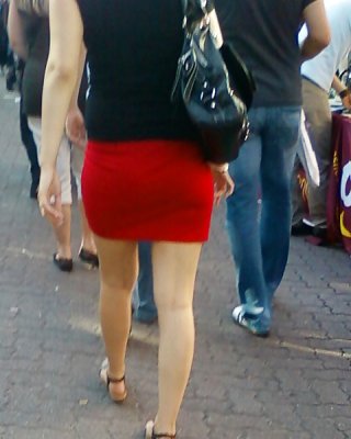 jolies jambes, jolis pieds, premiers rayons de soleil
 #24982467