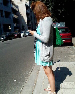 jolies jambes, jolis pieds, premiers rayons de soleil
 #24982520