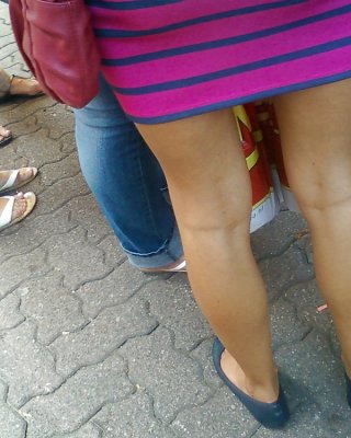 jolies jambes, jolis pieds, premiers rayons de soleil
 #24982610