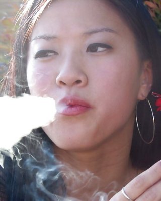 smoking Fetish Asian - Rauchende Asiatische Schoenheiten