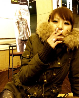 smoking Fetish Asian - Rauchende Asiatische Schoenheiten