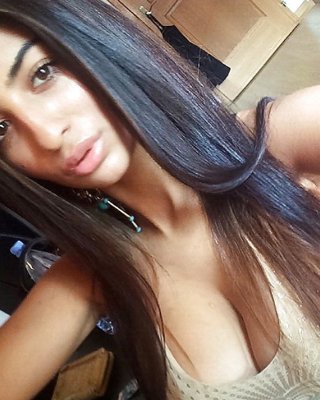 胸の張ったホットなアメリカインディアン女性
 #24363182