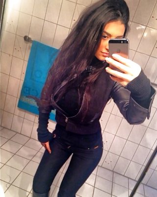 胸の張ったホットなアメリカインディアン女性
 #24363391