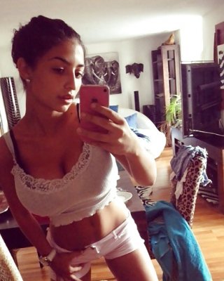 胸の張ったホットなアメリカインディアン女性
 #24363421