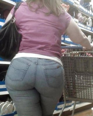 Candid Mom Big Butt - Street Voyeur  Booty 