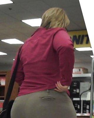 Candid Mom Big Butt - Street Voyeur  Booty 