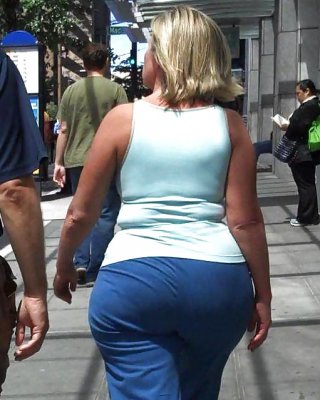 Candid Mom Big Butt - Street Voyeur  Booty 