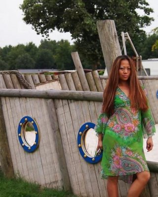 Sexy Asiatische Mutter Von Facebook. Schmutzigen Kommentare Bitte #35397036